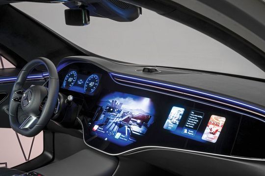 Bei Mercedes soll künftig ein neuer virtueller Assistent mit künstlicher Intelligenz und hochauflösender Grafik für ein personalisiertes Fahrerlebnis sorgen.(Bild:  Mercedes-Benz)