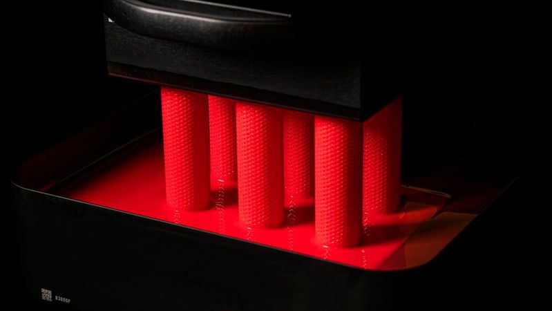 Mit dem Elastomer EPU 46 werden besonders für Griffe und dünne Teile im Gitterdesign verschiedene taktile Funktionen möglich.(Bild:  Carbon)