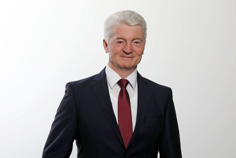 Heinrich Hiesinger wird im Januar Vorsitzender des Aufsichtsrats der ZF Friedrichshafen AG. Der promovierte Elektrotechniker (Jahrgang 1960) startete seine Karriere im Siemens-Konzern. 2010 wechselte er zu Thyssen Krupp als stellvertretender Vorsitzender des Vorstands; von 2011 bis 2018 führte er das Unternehmen als Vorstandsvorsitzender. (ZF)