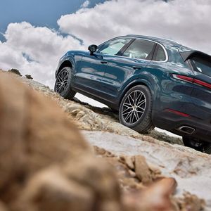 Porsche hat seinen Luxus-SUV gründlich überarbeitet.(Bild:  Autoren-Union Mobilität/Porsche)
