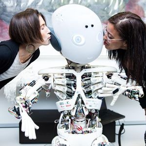 Der Roboter Roboy feiert im März seinen ersten Geburtstag.