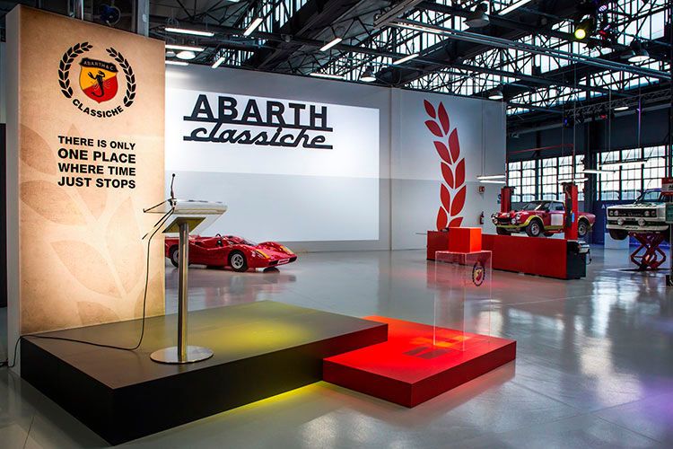 Die Turiner inszenieren ihre Pilgerstätte farbenfroh und informativ mit Bannern an den Wänden. (Foto: FCA)