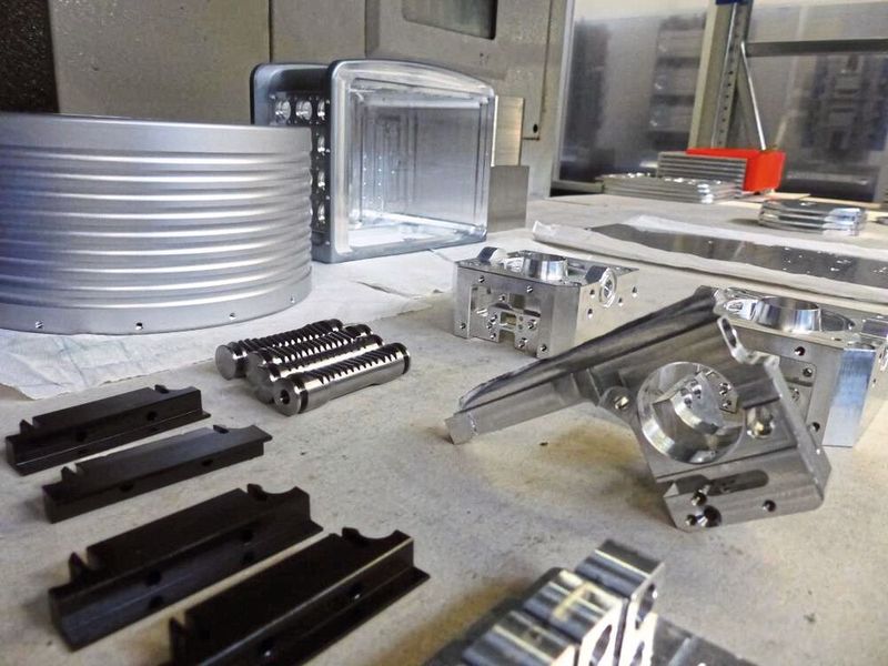 Der Lohnfertiger SRM AG in Merenschwand fertigt eine Vielzahl unterschiedlicher, teils sehr komplexer Bauteile aus Stahllegierungen und Leichtmetallen auch in grösseren Serien.   (Vischer&Bolli)