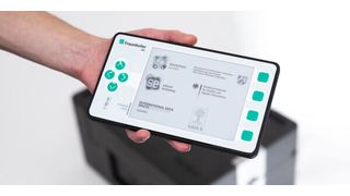 Das erste Blockchain-fähige IoT-Gerät für die Logistik hat jetzt das Fraunhofer IML entwickelt. (Bild: Fraunhofer IML)