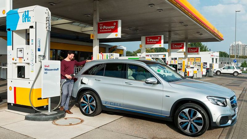 Pkw und Lkw mit Brennstoffzelle könnten ein wichtiger Bestandteil einer klimaneutralen Mobilität sein.(Bild:  Daimler AG)