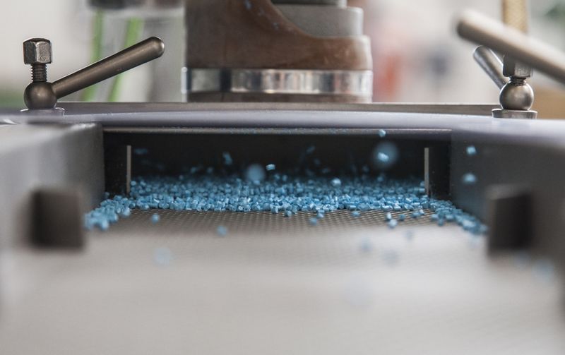 More than just a color concentrate: Increasing regulatory and functional requirements are making the development of masterbatches more complex today. At Fakuma 2026, Lifocolor will introduce new products tailored to customer needs.(Bild:  Lifocolor)