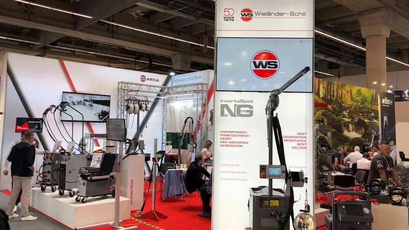 Am Stand vom Werkstattausrüster Wieländer + Schill wurde unter anderem das neue Wiederstandsschweißgerät gezeigt. (Bild: Jürgen Klasing)