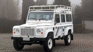 Bei der Auktionsplattform Catawiki ist ein besonderer Land Rover Defender im Angebot. (Bild: Catawiki)