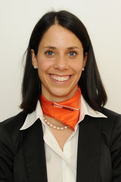 „Die abgerundete Form ohne Ecken und Kanten sowie die präzise Passform mit sehr niedrigen Toleranzen bei der Fertigung bedeuten, dass sich keine Rückstände festsetzen können“, sagt Produktmanagerin Cornelia Kuntzer zur Kabelverschraubung Skintop Hygienic. (Bild: Lapp)