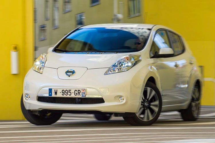 Grundsätzlich bleibt es dabei, dass die Reichweite eines E-Autos durch den persönlichen Fahrstil, das Streckenprofil, die Außentemperatur und die Einstellungen der Klimaanlage deutlich stärker beeinflusst wird als bei einem Benzin- oder Dieselauto. (Foto: Nissan)