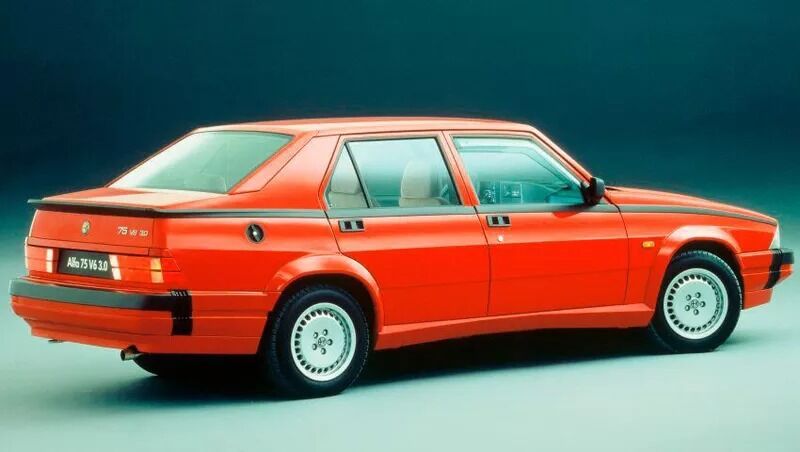 Rapid Repair // Da keine Ersatzteile mehr für den Alfa Romeo 75 von 1985 erhältlich sind hat der Ingenieur Obasogie Okpamen eigene Teile entworfen und gedruckt. (Alfa Romeo)
