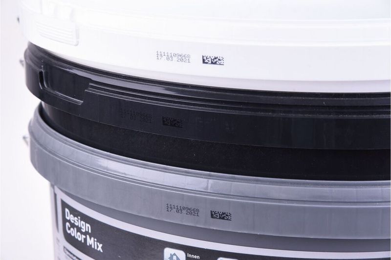 Und absolut scharf gelingt der Druck von Produktinformationen, Codes und vielem mehr in Kleinschrift, wenn man zum REA JET SC 2.0 greift, wie REA Elektronik auf der Fakuma 2023 in Halle 4 beweisen wird. (Bild: REA Elektronik)