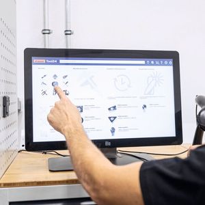 Dann wählt er das Produkt aus.(Bild:  Hoffmann Group)