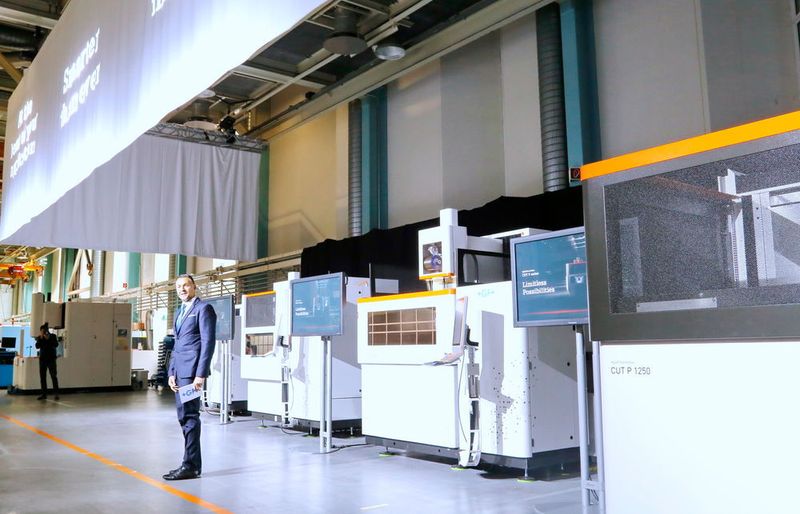 Feierliche Enthüllung auf den Solution Days 2017 in Losone für die neue Cut P Serie von Agie Charmille. (Anne Richter, SMM)