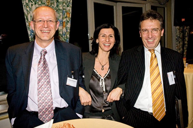 Thomas Kleinkuhnen (li.) (Avnet), Daniela Schilling (IT-BUSINESS Akademie) und William Geens (DNS) (Archiv: Vogel Business Media)