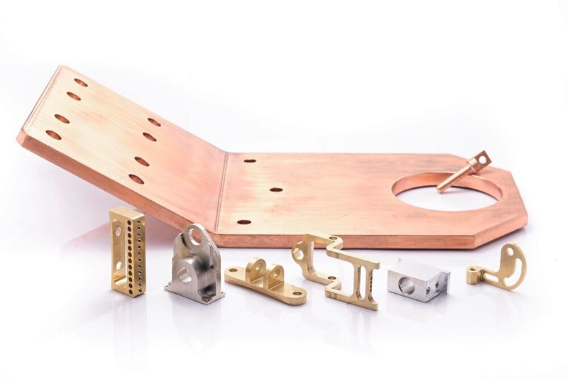 Typisches Bauteilspektrum der Eglin Präzisionsmechanik. Eine besondere Stärke ist die spanende Bearbeitung von Kupferlegierungen bis hin zu Reinkupfer.  (Bild: NIELS FRANKE)