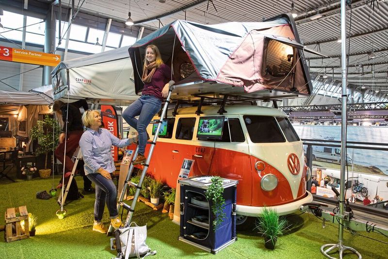 Campwerk aus Bochum bietet Autodachzelte ... (Uli Regenscheit Fotografie)