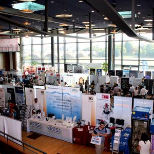 Impressionen der Lab-Supply Dresden vom 28. August 2019  Im Internationalen Congress Center des Maritim Hotels Dresden fanden sich zahlreiche Besucher ein, um mit den Ausstellern von Labortechnik und Verbrauchsmaterial ins Gespräch zu kommen. Impressionen vom Messetag sowie einige Besucherstimmen finden Sie in dieser Bildergalerie. Die nächste Lab-Supply ist am 25. September 2019 in Münster. Weitere Infos zu den kommenden Lab-Supply-Messen finden Sie auf www.lab-supply.info.   Lese-Empfehlung: Nachbericht zum erfolgreichen Auftakt der Lab-Supply in Wien.(Bild: LABORPRAXIS, C. Lüttmann)