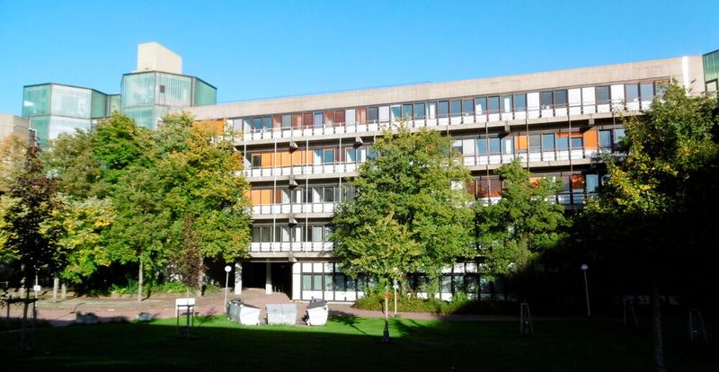 Walter-Schottky-Haus, der Sammelbau Elektrotechnik, als Teil der TH in Aachen. (Bild: RWTH-Walter-Schottky-Haus, Sammelbau Elektrotechnik / ArthurMcGill / CC BY-SA / Wikimedia Commons)