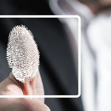 Die USA fordern die EU auf, ihnen Zugriff auf Fingerabdrücke und Gesichtsscans zu gewähren, um visafreies Reisen zu ermöglichen. EU-Staaten müssen bis Ende 2026 entscheiden, ob sie diesen Zugriff gewähren. (Bild: gemeinfrei)