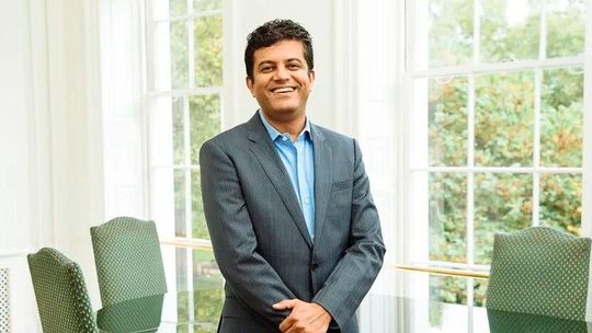 Vasim Philomin war bis heute Vice President für generative künstliche Intelligenz bei Amazon. Siemens hat es nun geschafft, den Experten abzuwerben. Er soll die Entwicklung eines Industrial Foundation Models pushen, wie es heißt.(Bild:  Siemens)