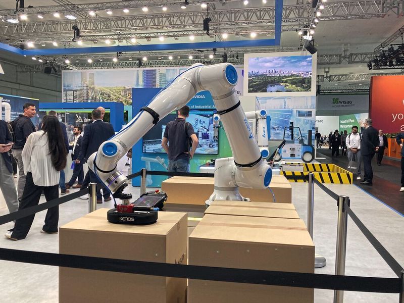 Der kollaborative Roboter der D-Bot-Serie von Delta: Die Cobots sind mit künstlicher Intelligenz und smarten Bildverarbeitungssystemen ausgestattet. (Bild: Stefanie Michel)