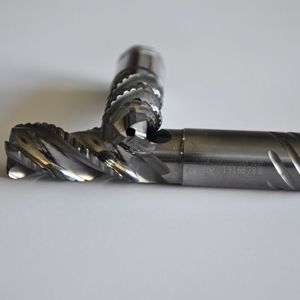 Der Vollhartmetall(VHM)-Fräser von Iscar arbeitet vibrationsfrei und sorgt für hohe Prozesssicherheit.(Bild:  Iscar)