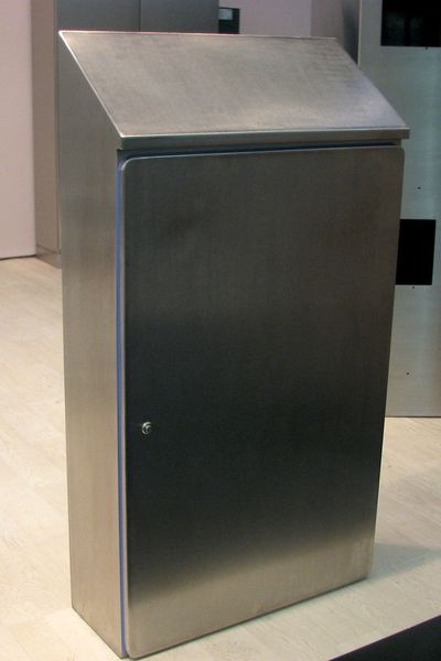 Häwas Hygienegehäuse für Verpackungsmaschinen im Lebensmittelbereich basieren auf der RHL-Schrankserie H450. (Bild: Häwa)