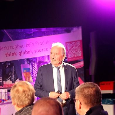 Der Höhepunkt beim Open House von Hüttmann war klar der "Treffpunkt Werkzeugbau" mit Schiedsrichterlegende Lutz Wagner. (Bild: Maschinenmarkt/rw)