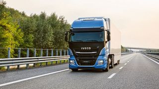 Der Biomethan-Flüssiggas-Lkw von Iveco ist laut Hersteller derzeit das einzige in Serie gebaute Produkt, das CO2-neutral unterwegs ist. (Iveco)