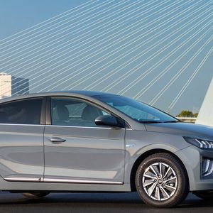 Unter dem Modellnamen Ioniq produziert Hyundai bereits ein Elektroauto und ...(Bild:  Hyundai)