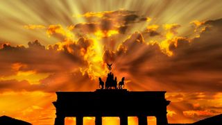 Standort-Dämmerung: Laut einer Studie sinkt die Attraktivität von Deutschland als Standort für Unternehmen seit Jahren. Mittlerweile liege das Land auf den hinteren Plätzen nur noch knapp vor Ungarn. (Bild: frei lizenziert)