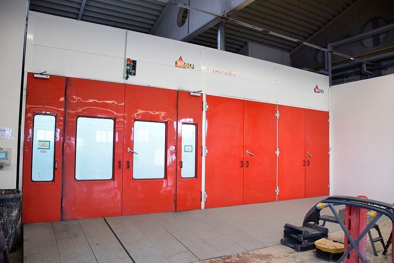 Die Lackierarbeiten führt das Autohaus in eigener Regie durch. (Rosenow / »kfz-betrieb«)