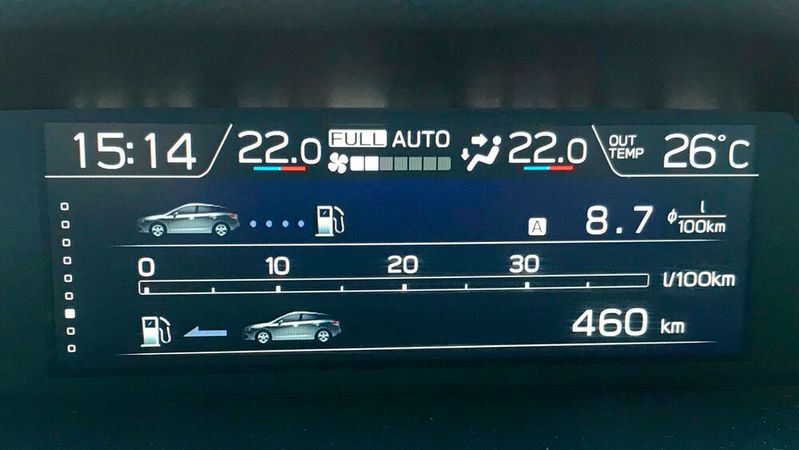 Autos ermitteln den Durchschnittsverbrauch schon heute. Zukünftig müssen sie ihn speichern und auslesbar machen.(Bild:  Rosenow/»kfz-betrieb«)