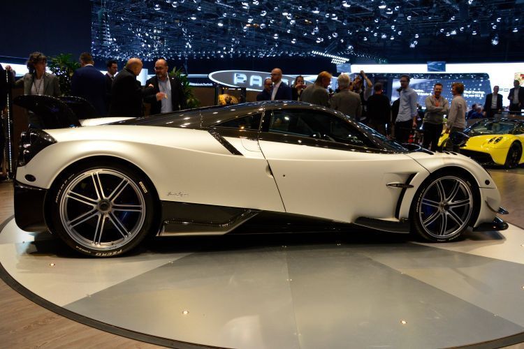 Pagani wartete auf dem Autosalon mit dem Huayra BC auf, der mit einem V-12-Motor von Mercedes-Benz/AMG (750 PS/552 kW) ausgestattet ist.  (Achter)
