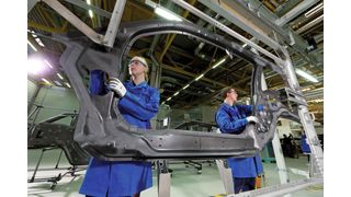 Mit dem Aufbau einer CFK-Bauteilfertigung für das Elektroauto i3 im BMW-Werk Landshut wurde auch eine Logistikprozesskette installiert. (Bild: BMW)