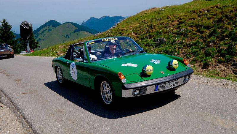 Nicht nur die Wiesen sind grün: ein Porsche 914, Baujahr 1973. (Bild: Zietz – VCG)