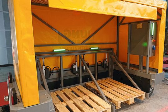 JDC 20 Fork von Jung – ein speziell für den Außeneinsatz entwickelter Routenzug.(Bild:  Jung)