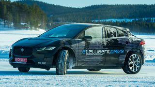 Auch Magna, die Nummer 3 im weltweiten Ranking der größten Zuliefer-Konzerne, testet in Europas hohen Norden auf zugefrorenen Seen. (Bild: Magna)