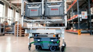 Ein AMR in der item Europazentrale: Ausgestattet mit einem Grundgestell und Regalaufbau aus modularer Profiltechnik.  (Bild: item)