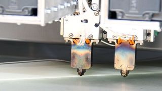 Der HFFS-Druckkopf von Hage 3D mit wassergekühlten Siemens-Servomotoren, im Bild ohne Abdeckung. (©Simone Käfer, MM)