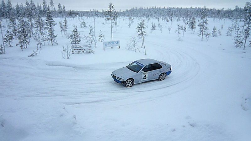 Abseits der Straße konnten die Teilnehmer das Driften im Schnee üben. (Archiv: Vogel Business Media)