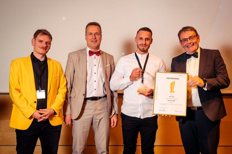 Gewinner „Newcomer 2022“ Tobias Kleiner (2. v. r., DiAL) (Bild: REINER SCT)