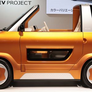 Mit einer Länge von zweieinhalb Metern fällt der Zweisitzer besonders kompakt aus.(Bild:  Jama)