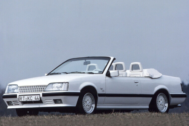 Mitte der 80er Jahre startete Opel-Vertragshändler Keinath in Dettingen die Fertigung der Cabrio-Version des Coupés Monza. Das Monza KC 5 Cabrio ähnelt dem neuen Cascada in vielerlei Hinsicht: Es ist ebenfalls rund 4,70 Meter lang, bietet Platz für vier Passagiere und konnte mit luxuriösem Lederinterieur ausgestattet werden. (Foto: Opel)