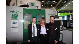 Iris Sorgalla (Messeleiterin Prodex) gemeinsam mit Michel Oppliger (li., Verkaufsleiter) und Jörg Zubler (Geschäftsführer, beide HP Müller). Für Jörg Zubler stimmte an der Prodex alles, bis auf die nicht optimale Parkplatzorganisation  für die Besucher.  (Bild: Böhm)