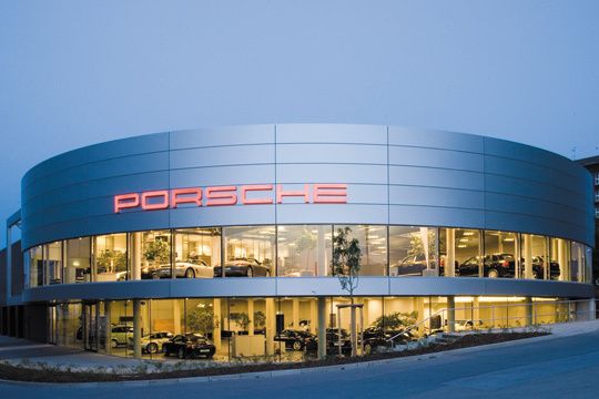 Ein architektonisches Highlight: das Porsche-Zentrum in Essen. (Archiv: Vogel Business Media)