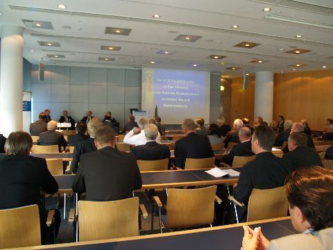 Die Besucher lauschten aufmerksam den Ausführungen der Referenten. (Archiv: Vogel Business Media)