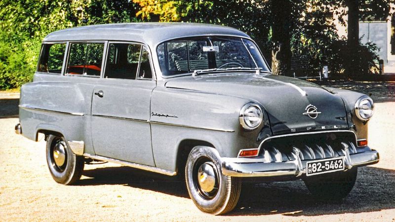 Das Mittelklassemodell Olympia Rekord ist der erste Opel mit moderner Pontonkarosserie. Er wurde von 1953 bis 1957 hergestellt und löste den Opel Olympia ab.  (Bild: Opel Stellantis)