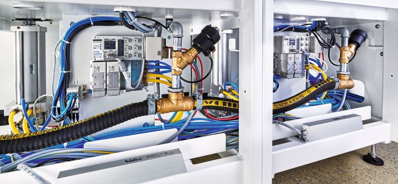 Die Servozylinder und Servocontroller von SMC sorgen in den Ski- und Snowboard-Servicemaschinen von Ernst Knoll Feinmechanik für einen optimalen Schleifprozess. Die Servozylinder und Servocontroller von SMC sorgen in den Ski- und Snowboard-Servicemaschinen von Ernst Knoll Feinmechanik für einen optimalen Schleifprozess.